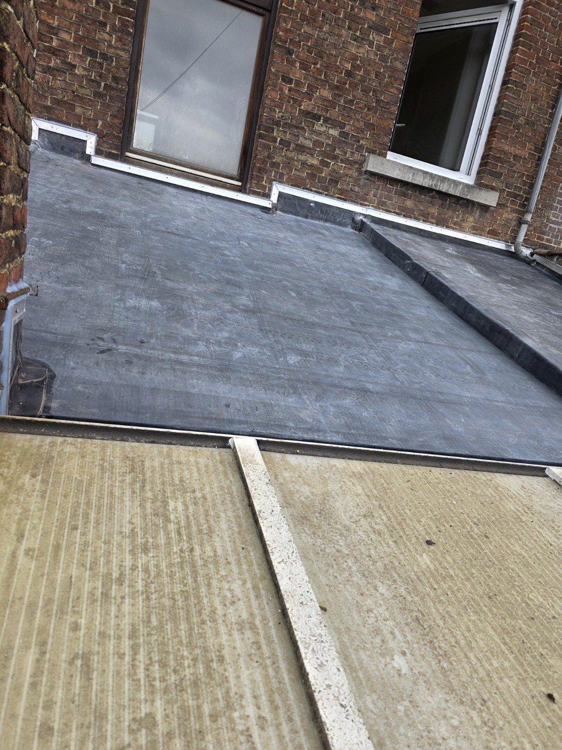 Rénovation de toiture plate à Saint-Servais avec membrane d’étanchéité - Étanchéité AD