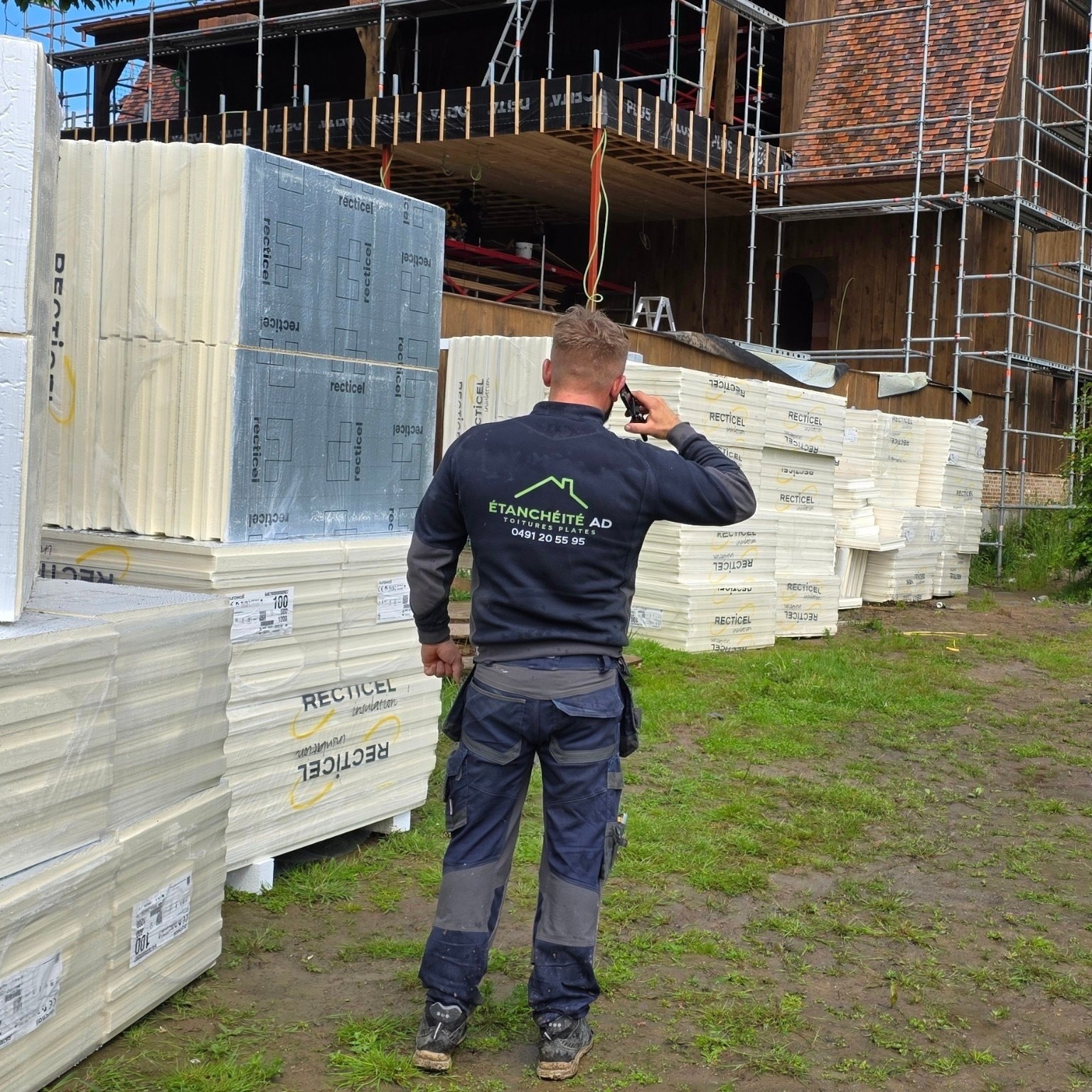 Admir Reka, patron d'Étanchéité AD présent sur chantier