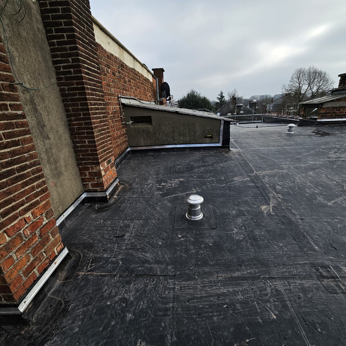 Rénovation EPDM avec réfection de corniche à Ixelles - photo 1