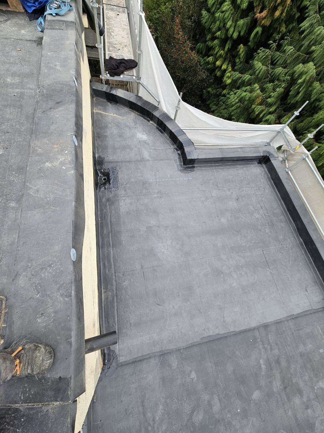 Rénovation EPDM avec pare-vapeur et isolation à Rhode-Saint-Genèse - photo 2