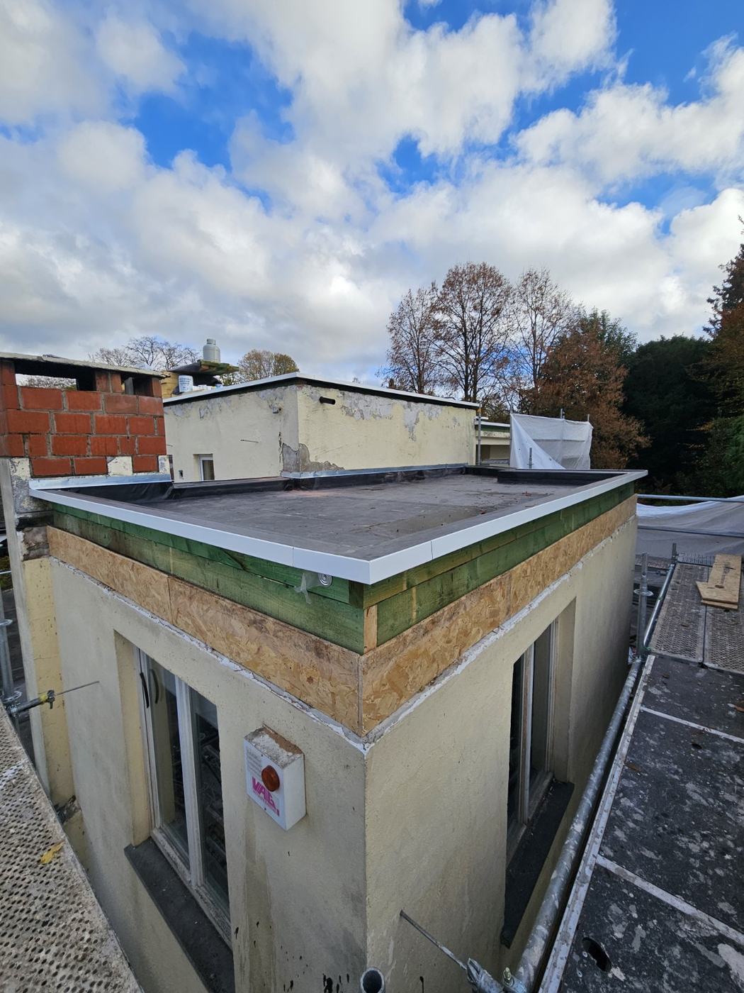 Rénovation EPDM avec pare-vapeur et isolation à Rhode-Saint-Genèse - photo 3